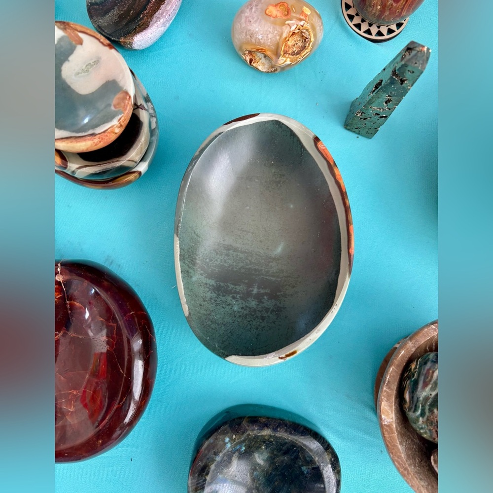Polychrome Jasper Bowl - Picture 2 of 9